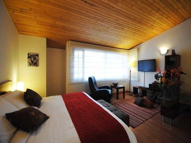 La Mansion Bed & Breakfast
