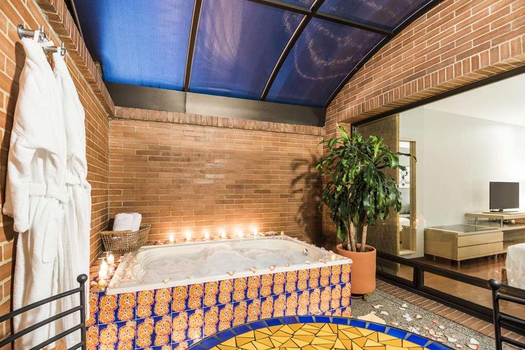 Hotel Cosmos 100 Executive 4*