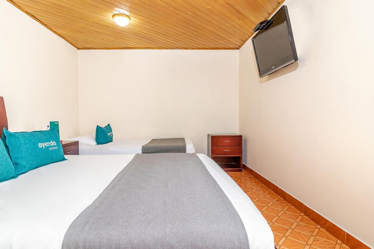 Nabusimake Modelia Bogota