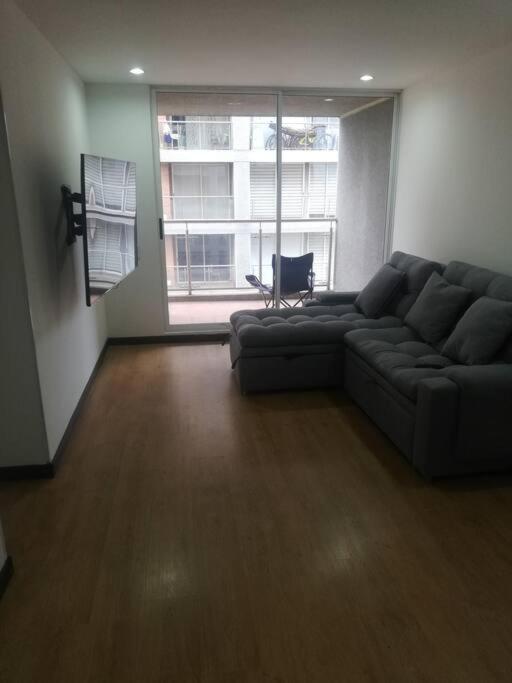 Apartamento Residencia Aeropuerto Bogotá: Habitación Privada Con Zonas Comunes