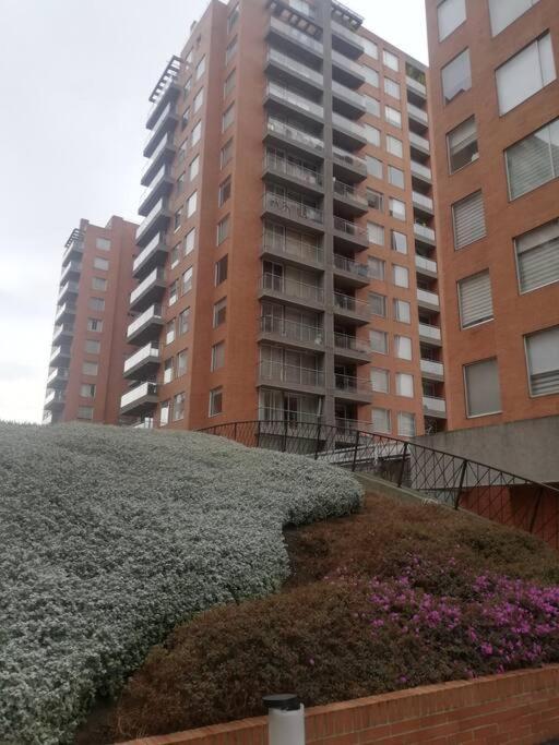 Residencia Aeropuerto Bogotá: Habitación Privada Con Zonas Comunes Apartamento Bogotá