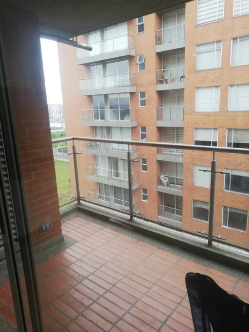 Residencia Aeropuerto Bogotá: Habitación Privada Con Zonas Comunes Apartamento *