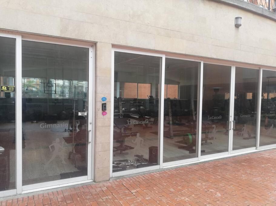 Residencia Aeropuerto Bogotá: Habitación Privada Con Zonas Comunes Apartamento *