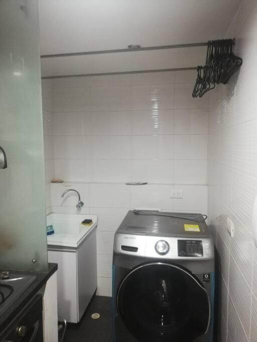 Residencia Aeropuerto Bogotá: Habitación Privada Con Zonas Comunes *