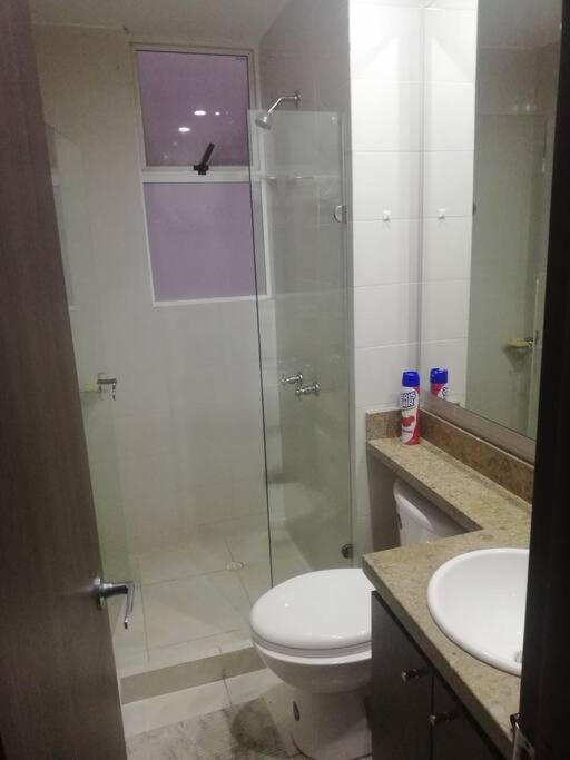 Residencia Aeropuerto Bogotá: Habitación Privada Con Zonas Comunes Apartamento *