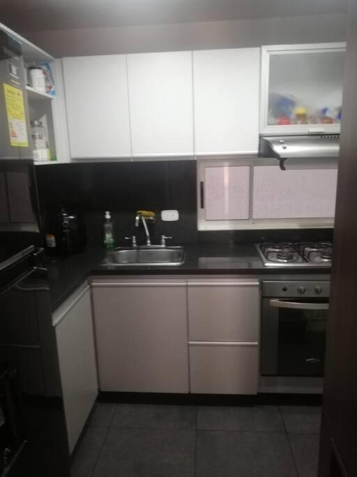 Residencia Aeropuerto Bogotá: Habitación Privada Con Zonas Comunes Bogotá