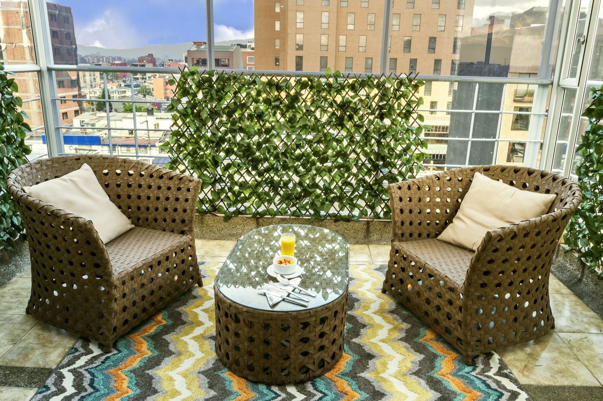 Hotel Regency La Feria