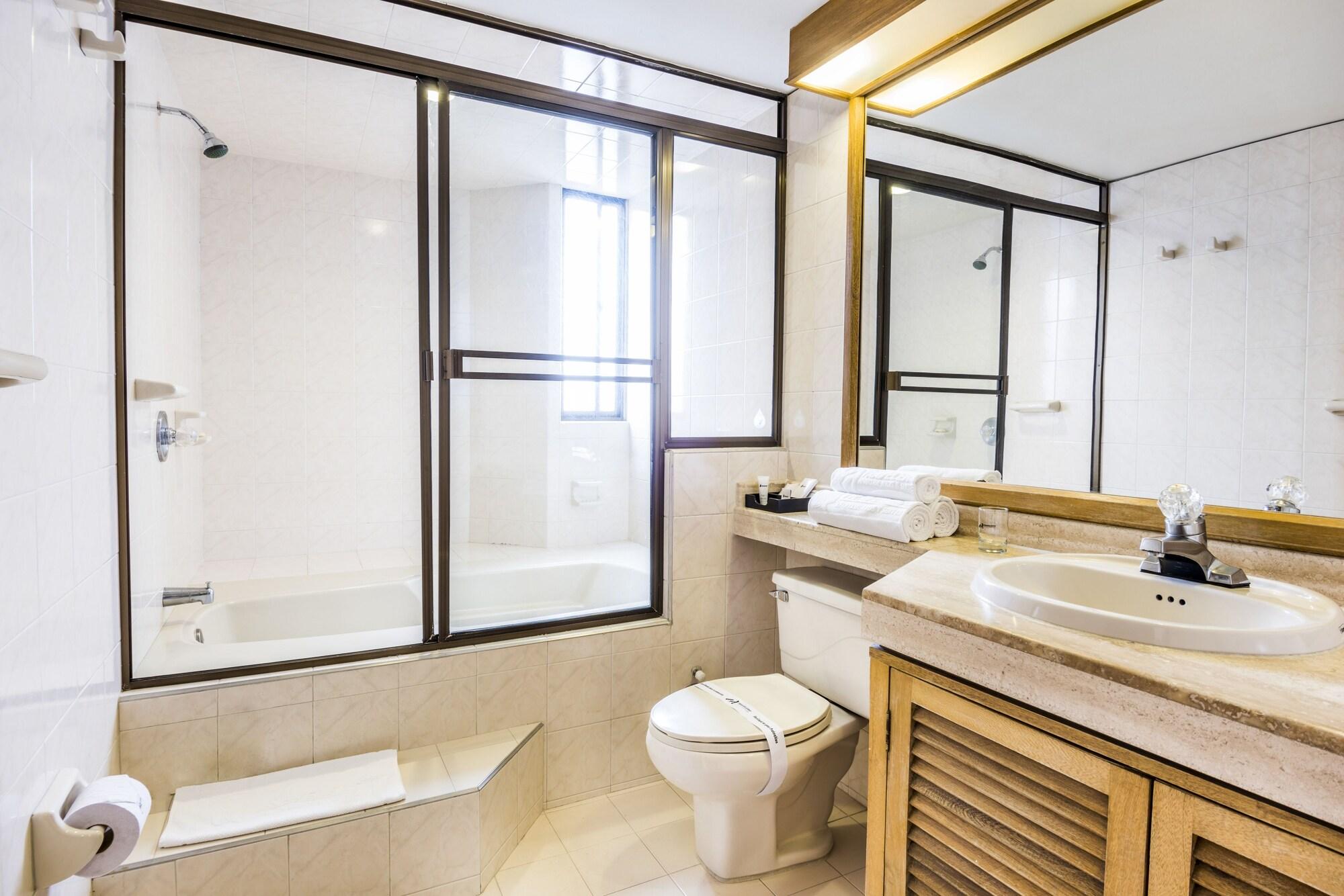 Travelers Fontana Plaza Aparthotel
