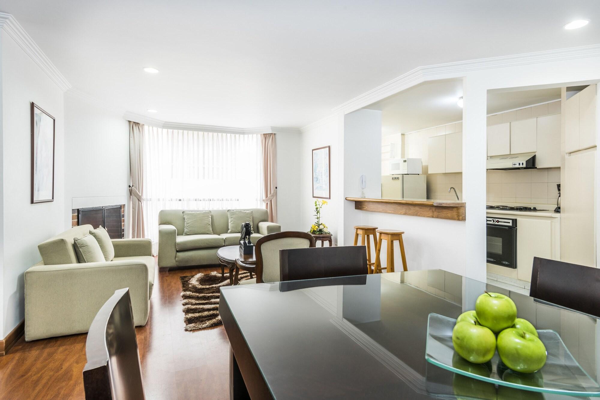 Travelers Fontana Plaza Aparthotel 4*