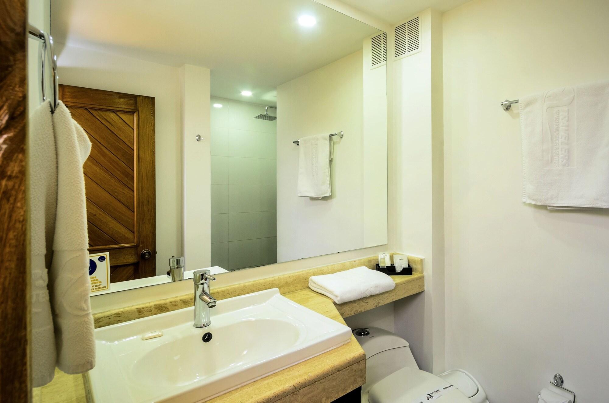 Travelers Fontana Plaza Aparthotel 4*