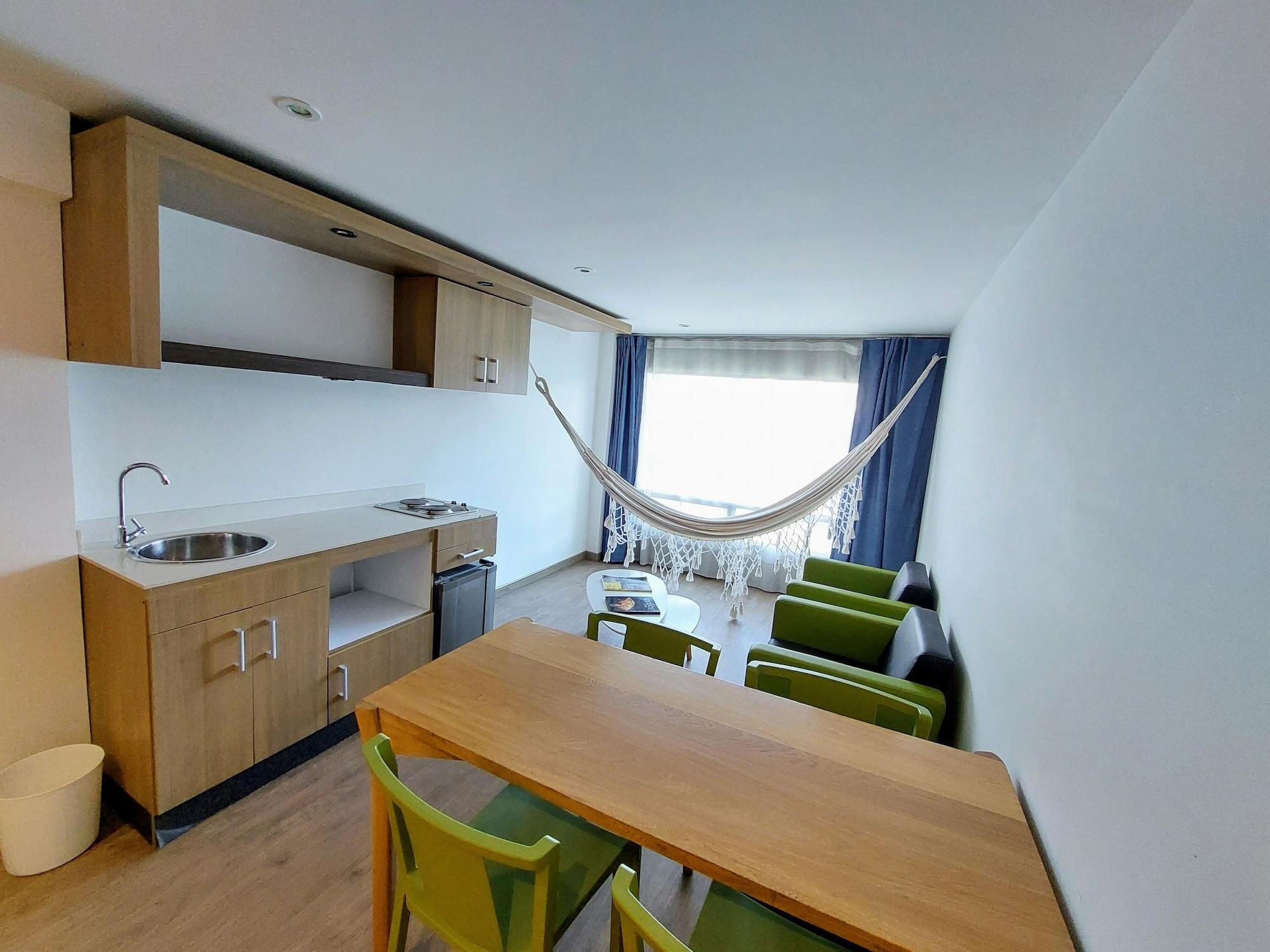 Viaggio Teleport Hotel