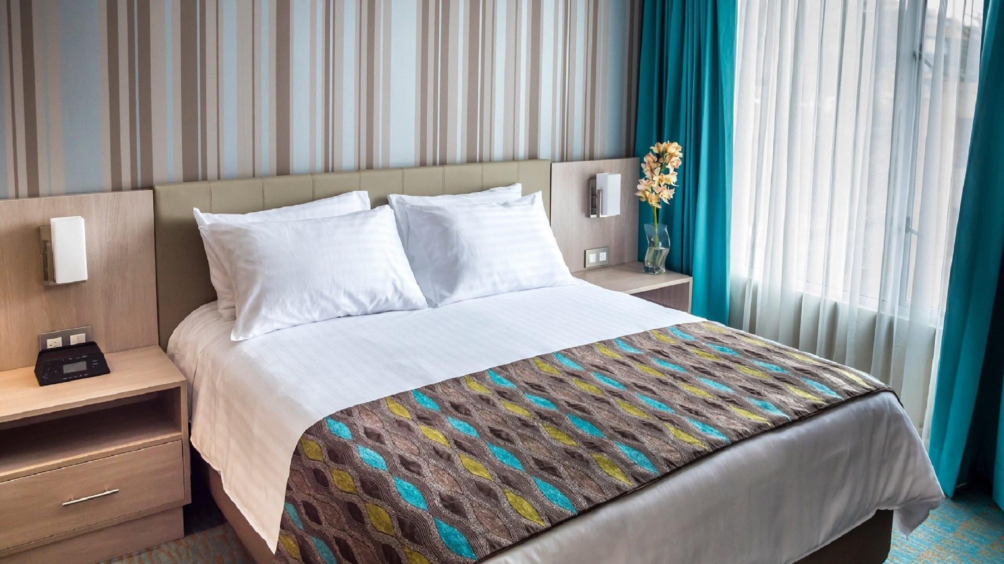 Apartahotel Apartamentos Plaza Suites 4*