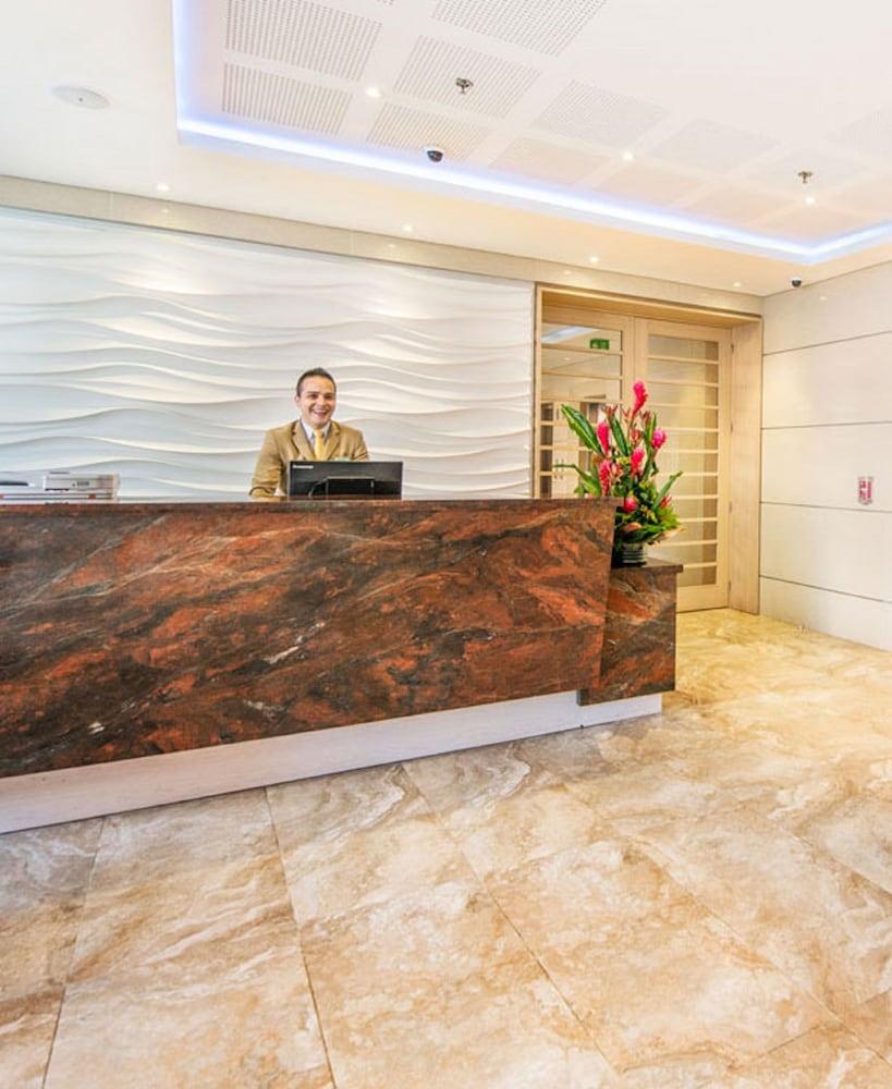Apartamentos Plaza Suites
