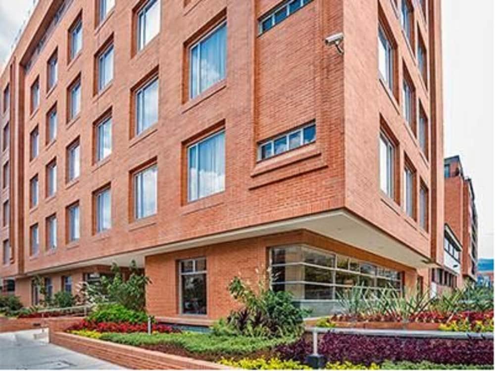 Apartahotel Apartamentos Plaza Suites