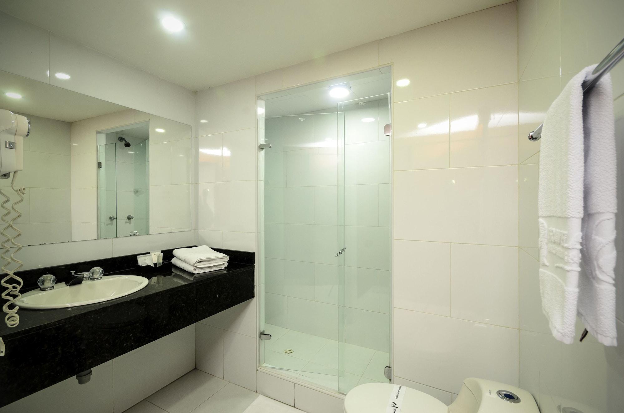 Travelers Y Condominioplenitud 3* Bogota