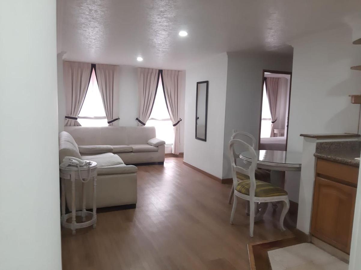 Le Select Hotel