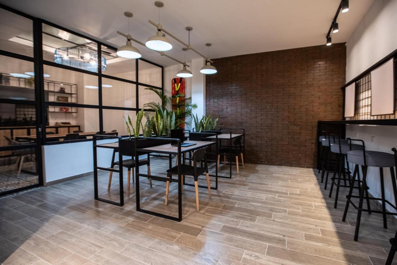 103 Wonderful House Aparthotel