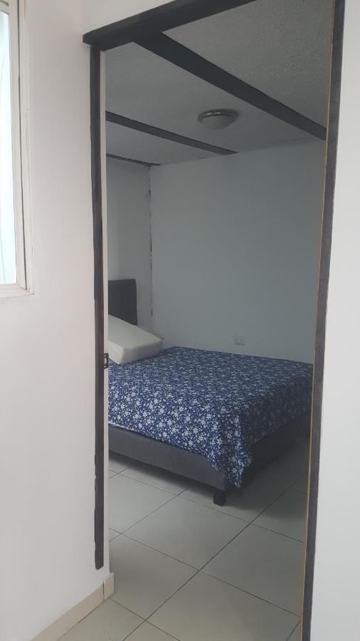Cerca Aeropuerto Embajada Eeuu Fotos Huellas Visa Apartment