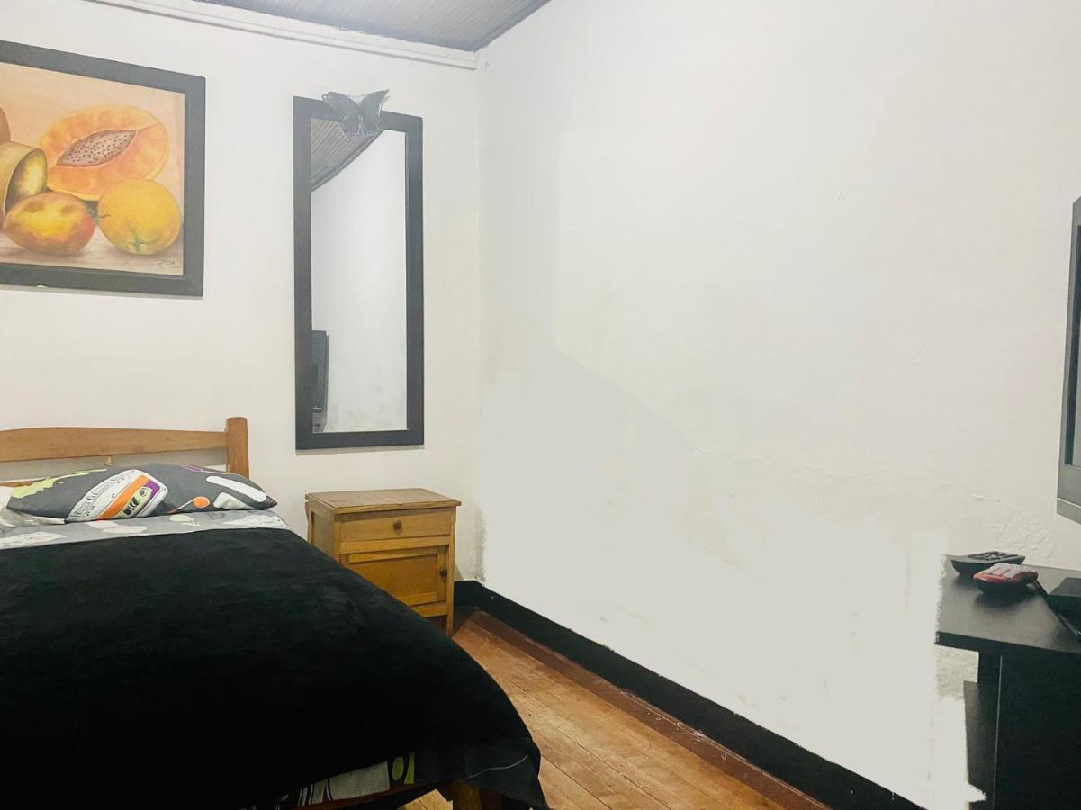 Four Season Guest house Bogota