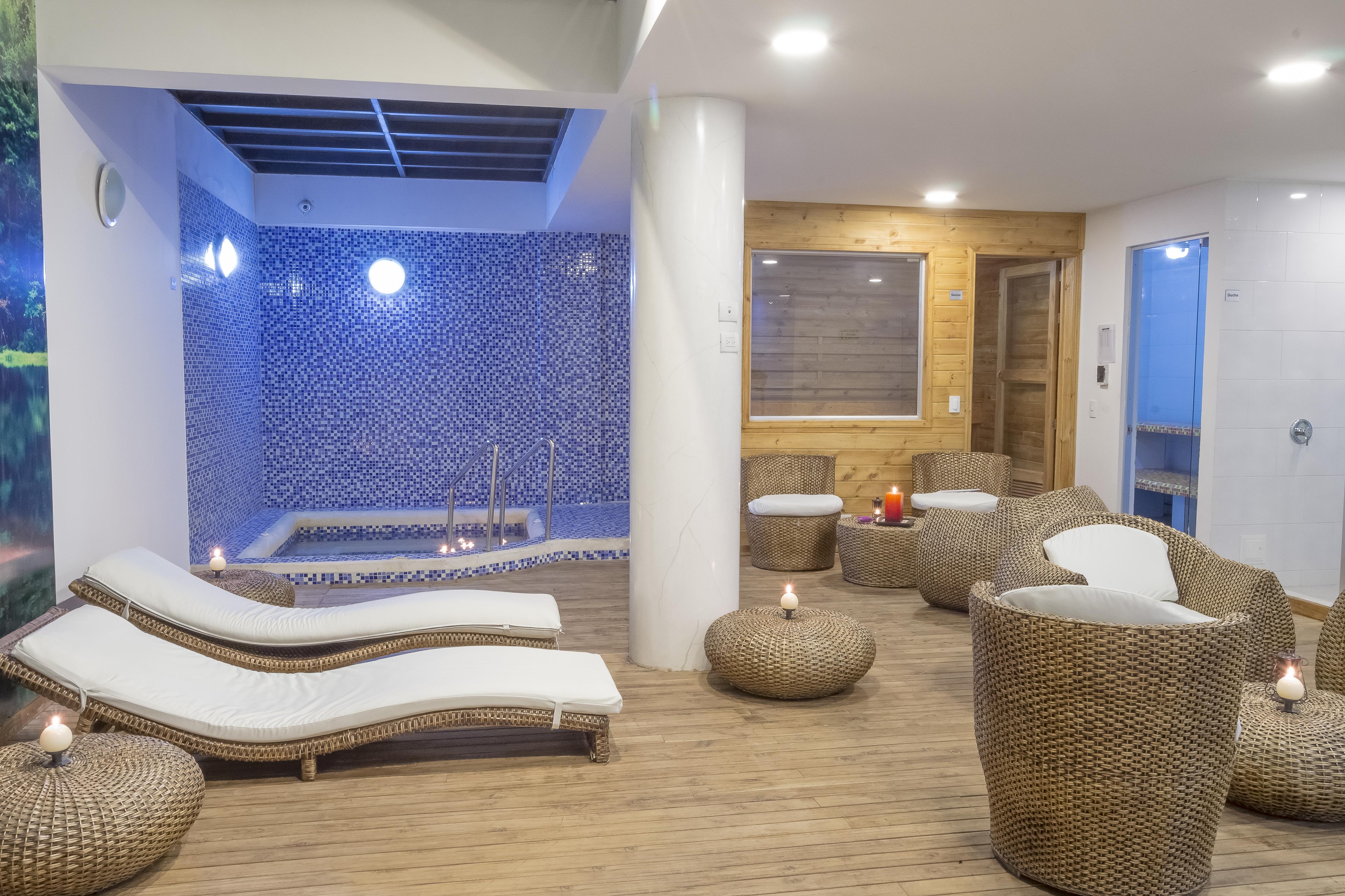 Regency La Feria Hotel 4*