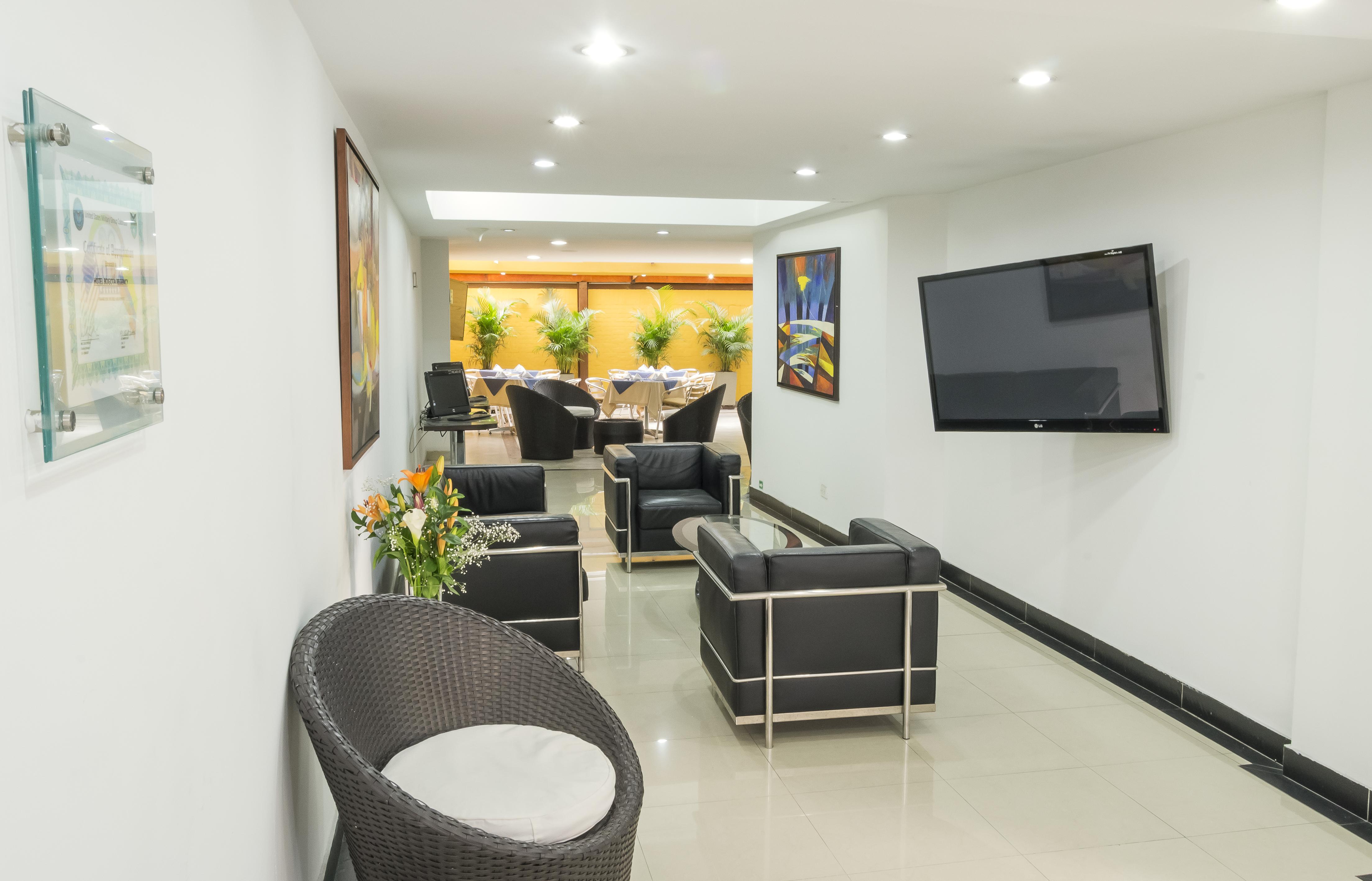 Regency La Feria Hotel