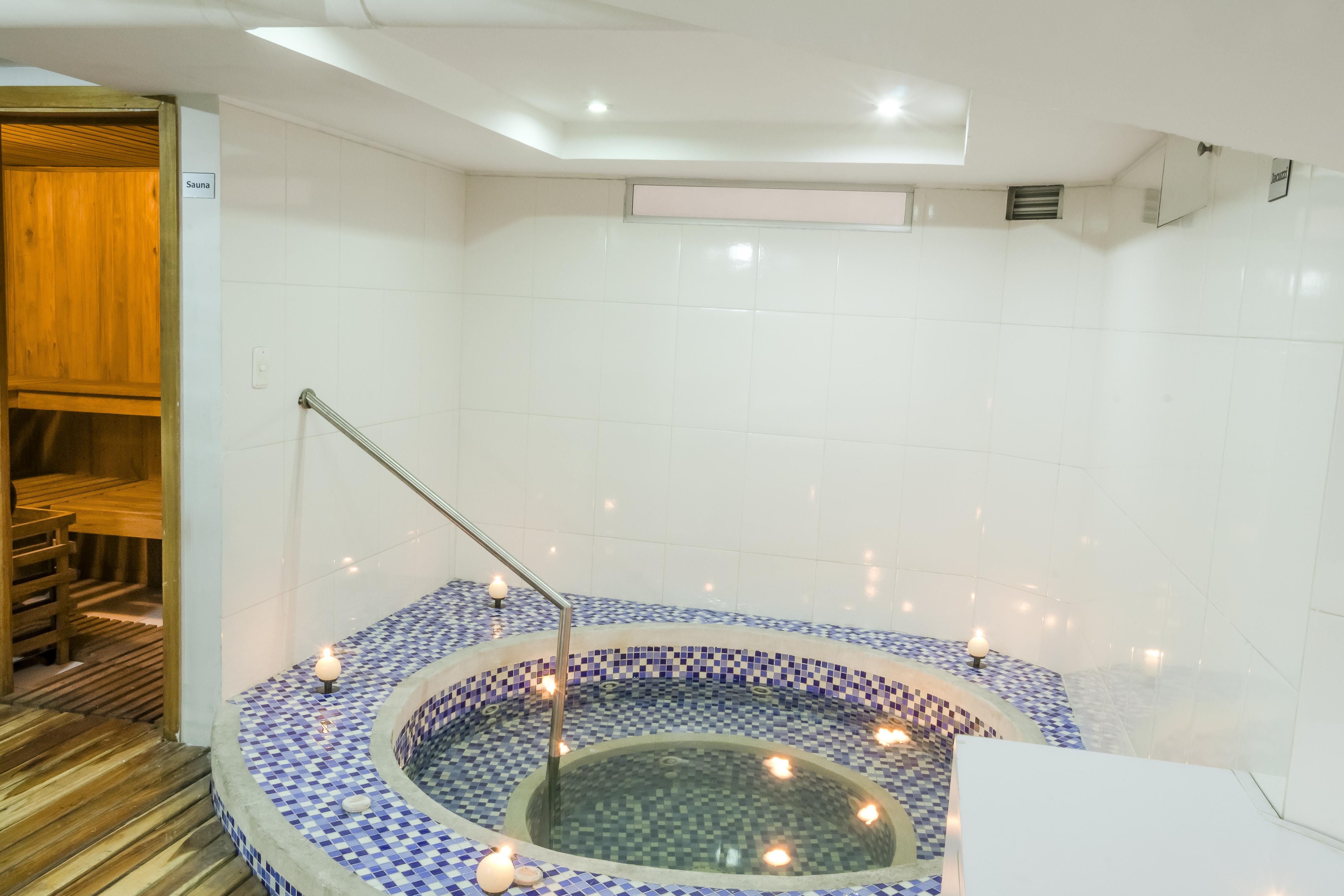 Regency La Feria Hotel