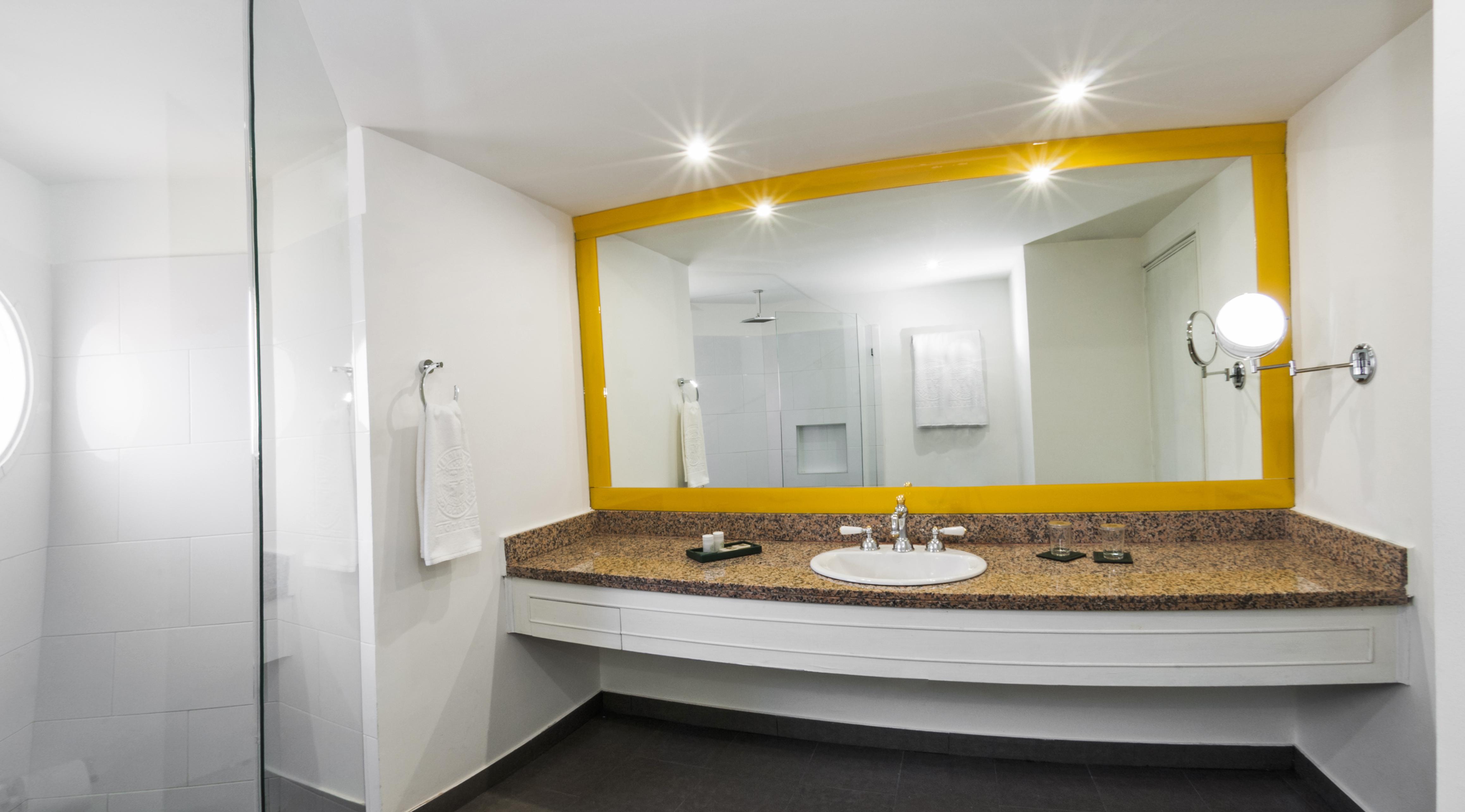 Le Manoir Hotel 4*