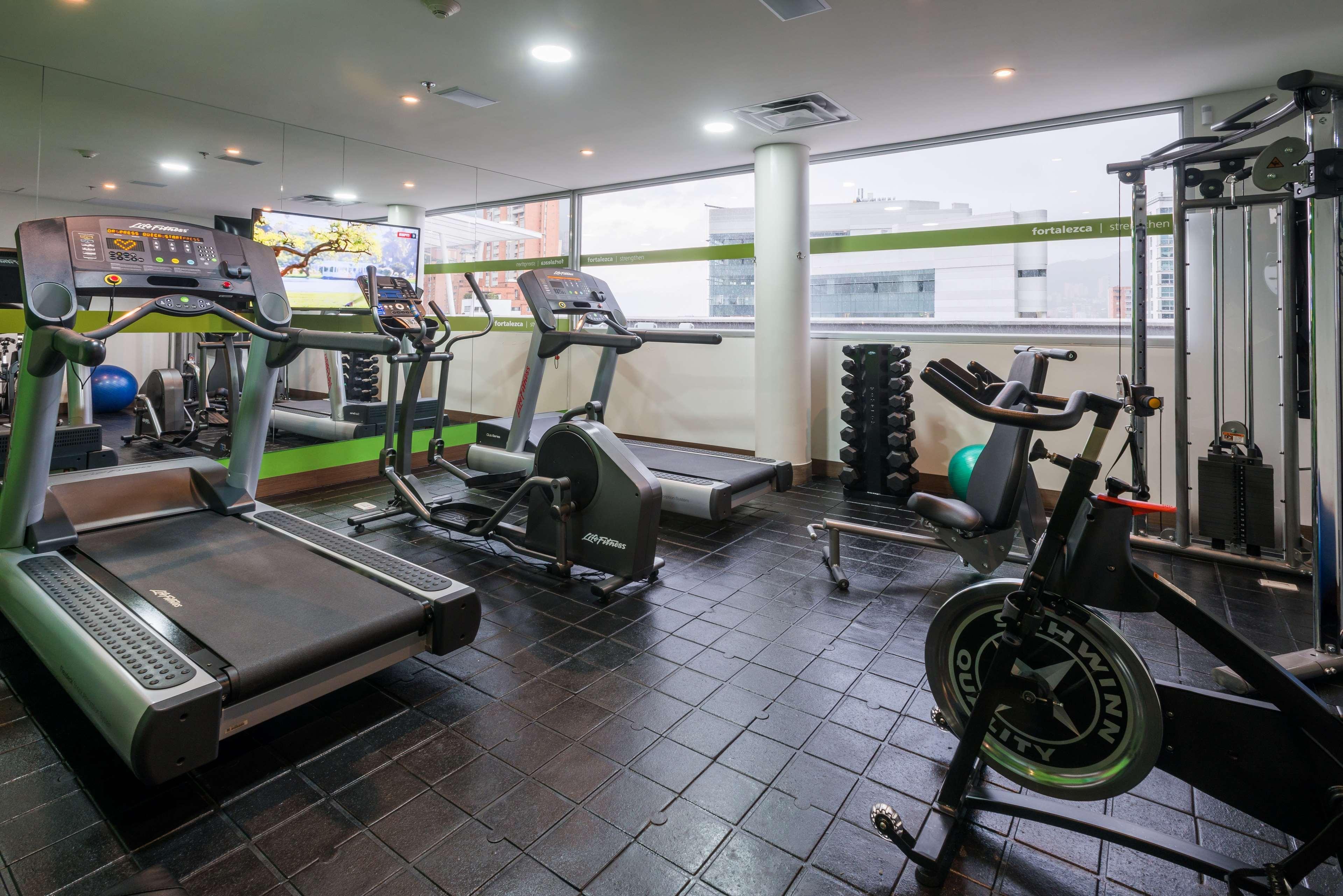 Hotel Hampton By Hilton Airport