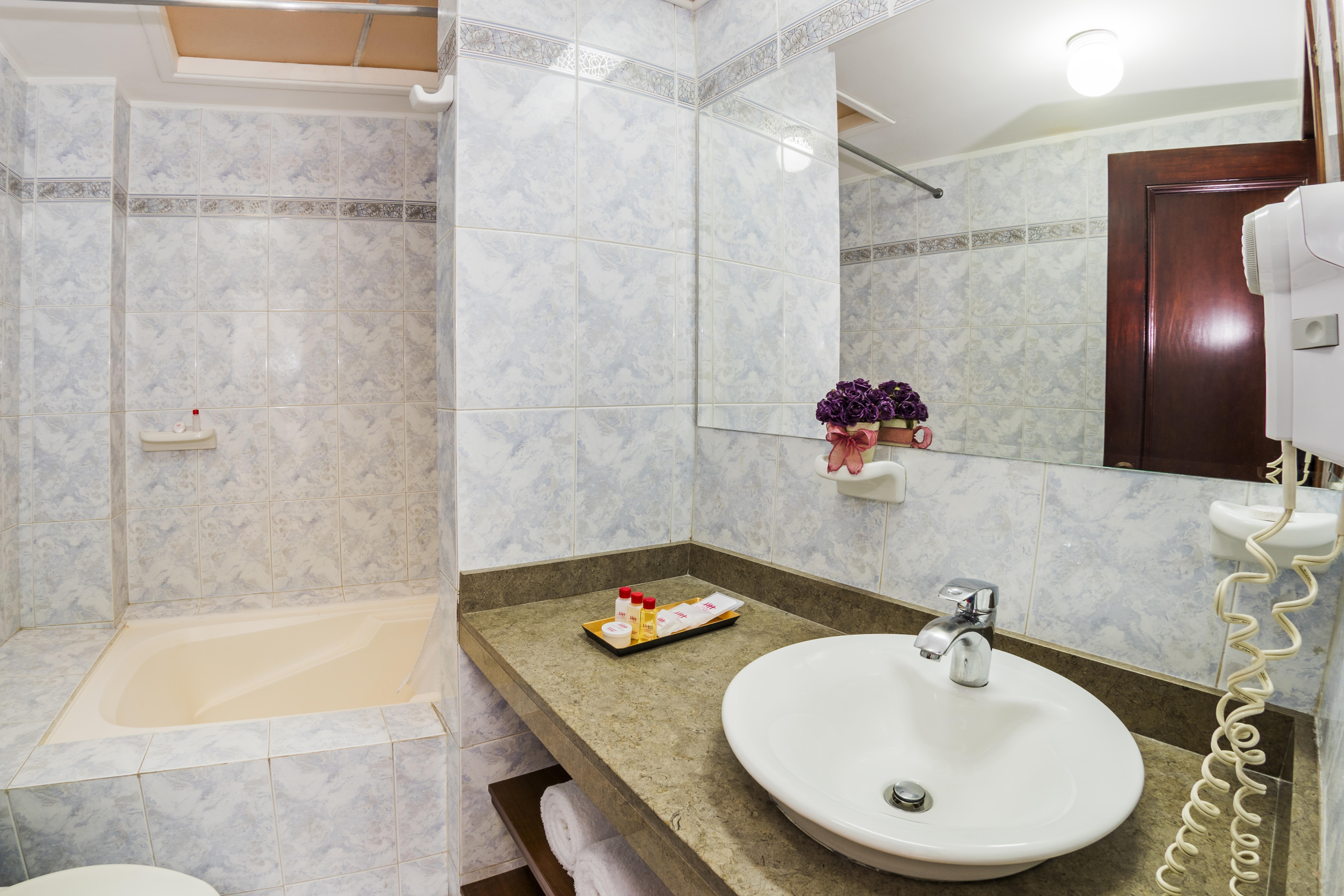 Hill House 4*