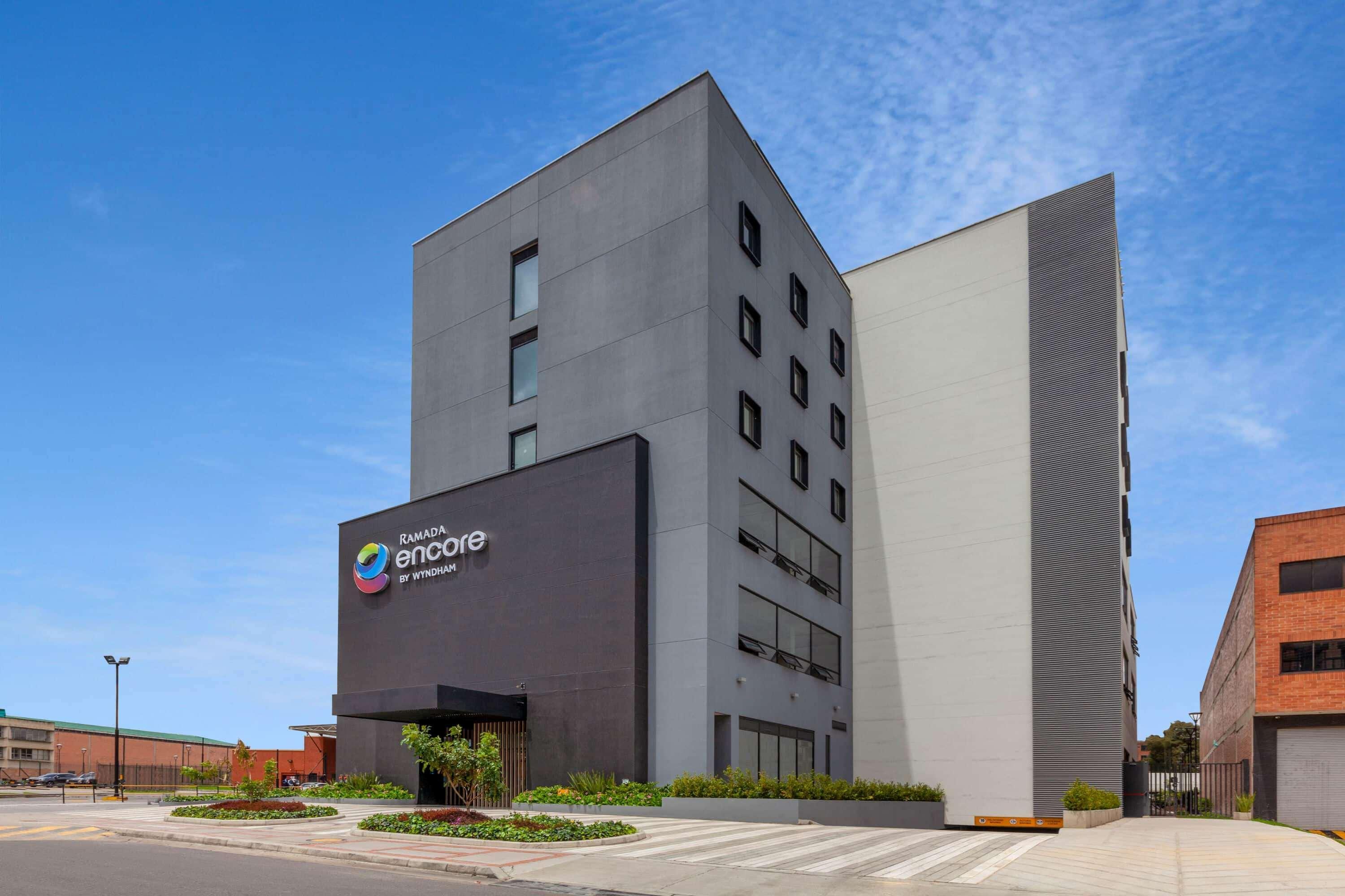 Hotel Ramada Encore By Wyndham Zona Franca 3*