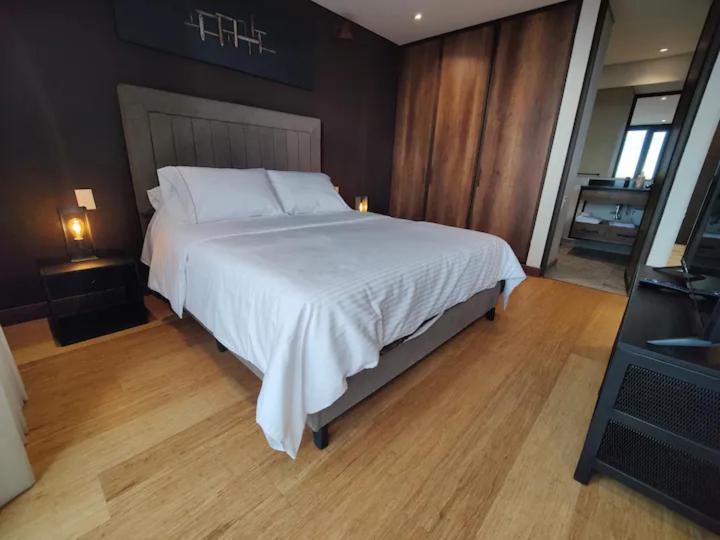 R2 - Moderno Loft En La Historica Candelaria * Bogota