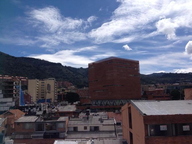 Apartasuite Edificio Monir * Bogota