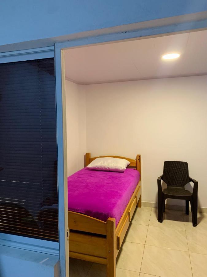 Guest house Cercana Al Aeropuerto *
