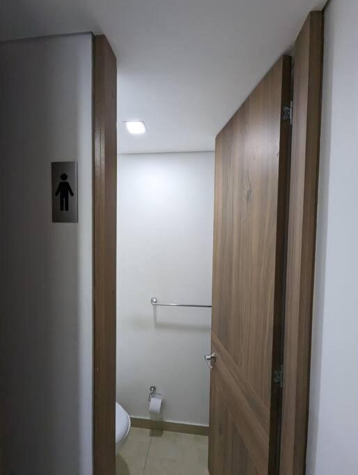 Hermoso Loft En Unicentro, Batan, Clinica Reina Sofia!