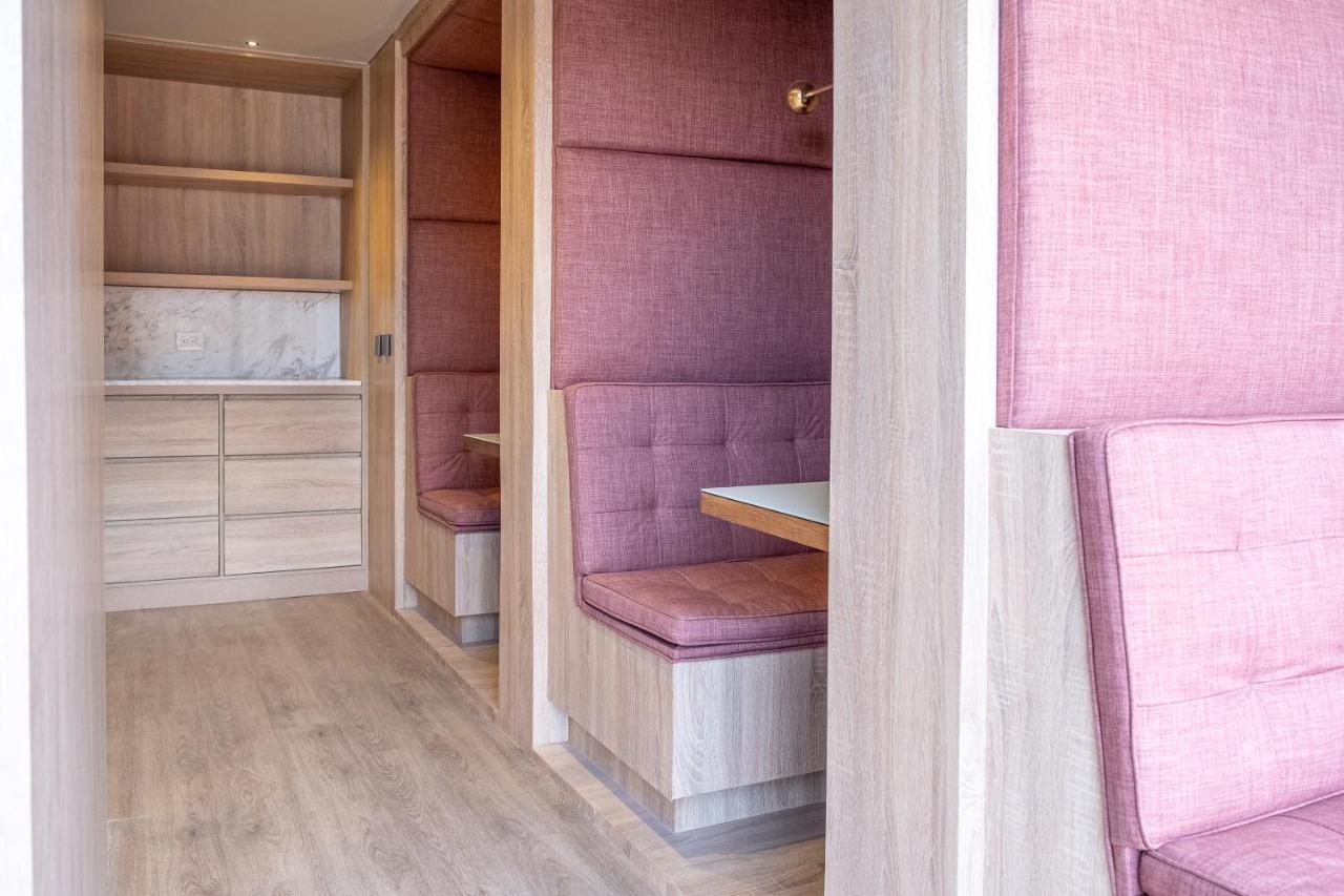 Aparthotel Icon 100 Luxury Apartasuites *