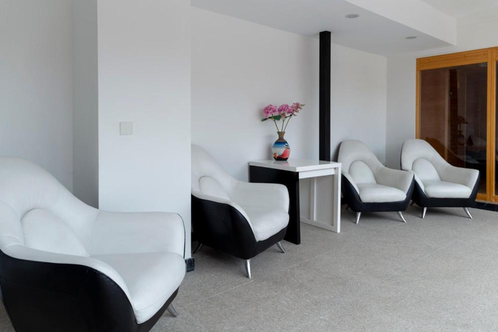 Apartasuite Edificio Monir Apartment *