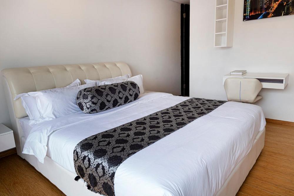 Apartasuite Edificio Monir Apartment Bogota