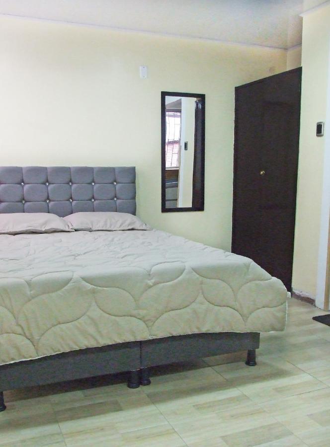 Roma House N- Campin Movistar Ministerios Simon Bolivar Guest house Bogota