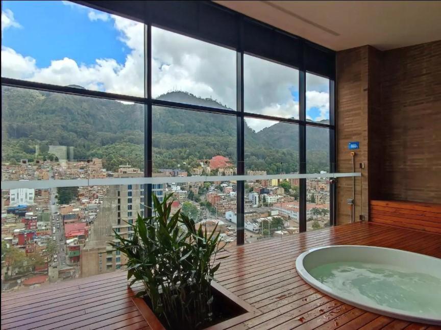 Queens Deluxe Bogota