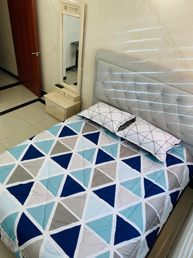 Queen Apartment *