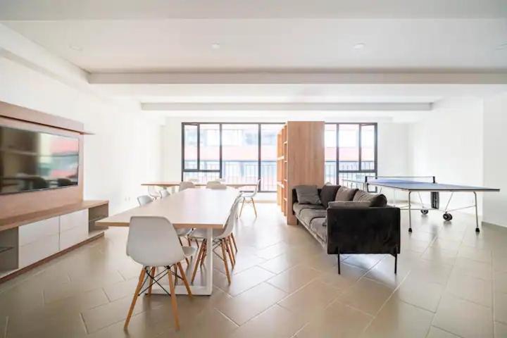 Modern Loft In Downtown Apartment *