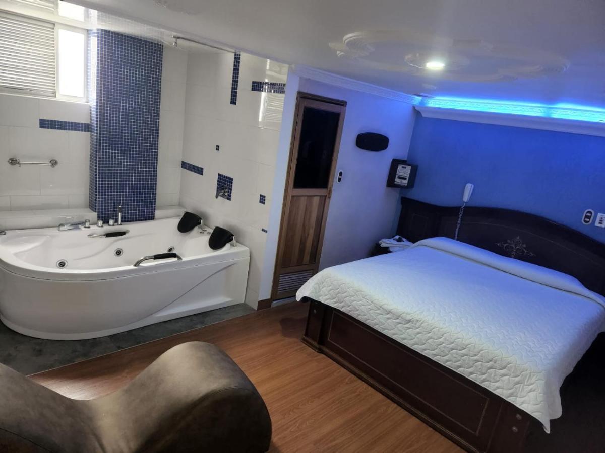 Piramides De Cristal Motel *
