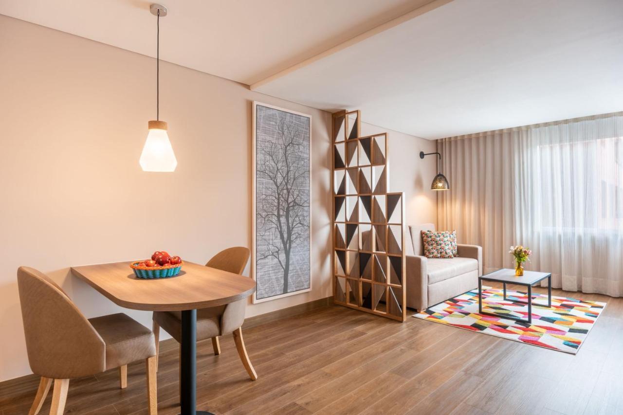 Hotel By Marriott Bogotá