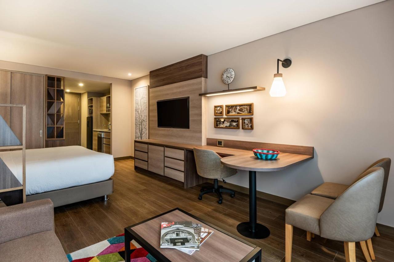 Hotel By Marriott Bogotá