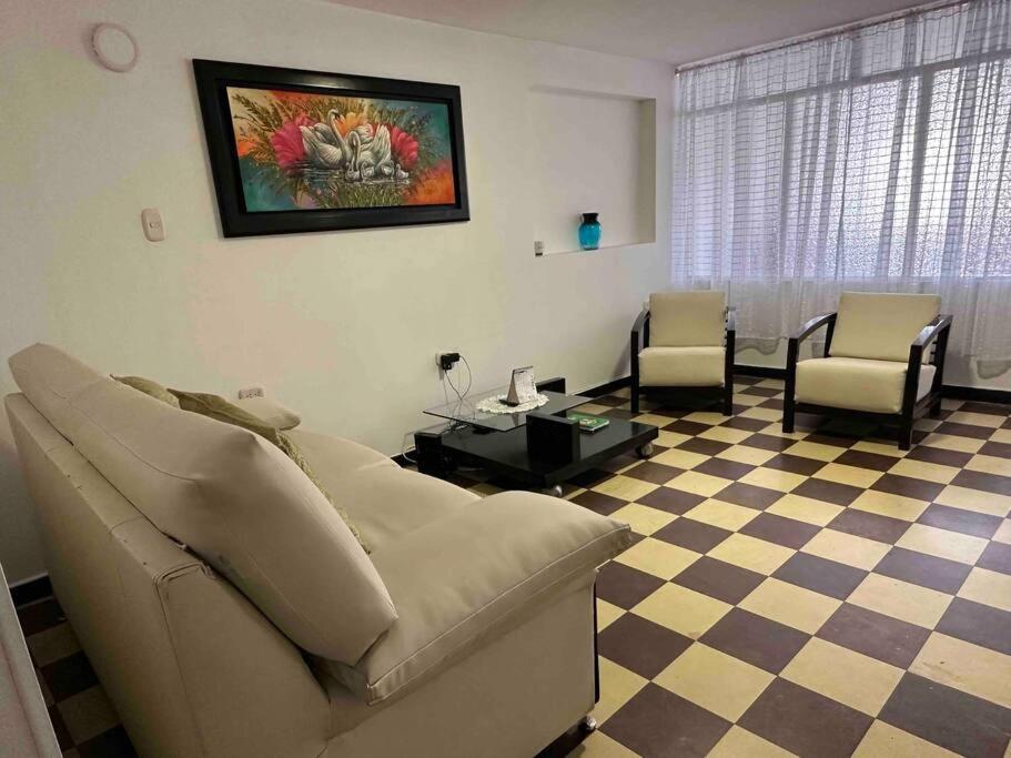 Apto Cerca A Clinica Del Olaya, Candelaria Y Centro Ciudad Apartment Bogota