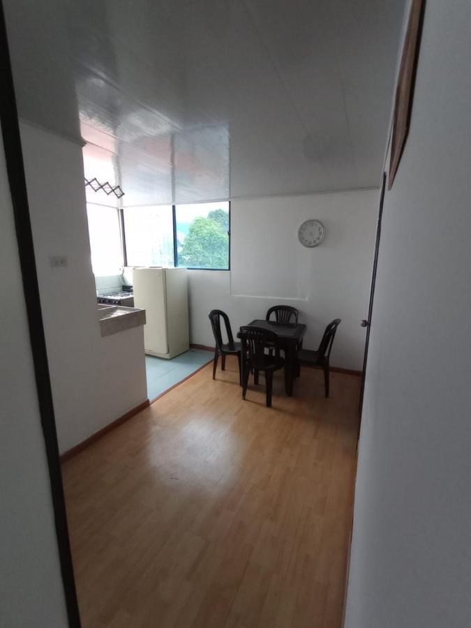 Cerca Al Club Militar Embajada Americana, Corferias 502 Apartamento