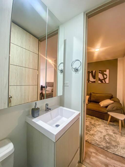 Work Remote Fast Wi-fi - Foam Mattress - La Candelaria 10 Min Away Apartment *