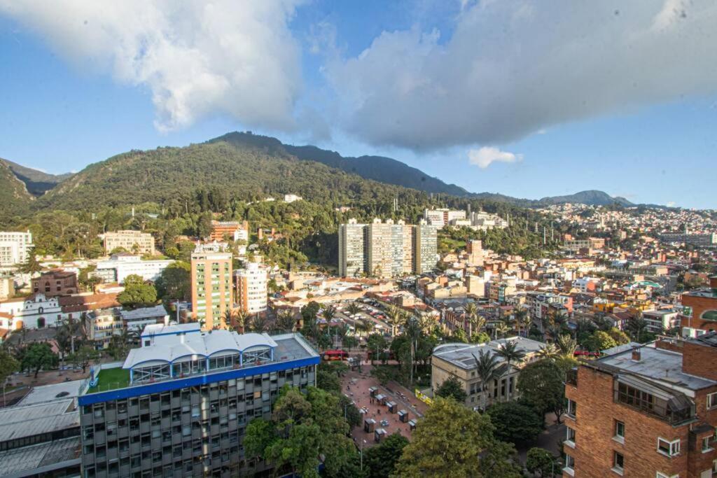 Work Remote Fast Wi-fi - Foam Mattress - La Candelaria 10 Min Away Apartment Bogota