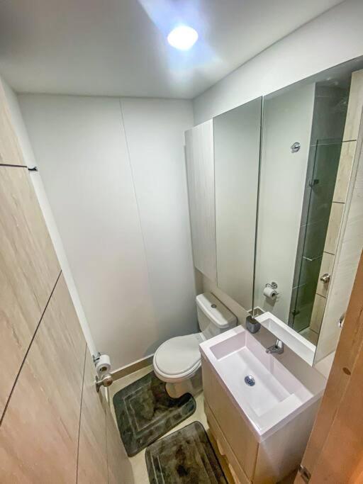 Work Remote Fast Wi-fi - Foam Mattress - La Candelaria 10 Min Away Apartment *