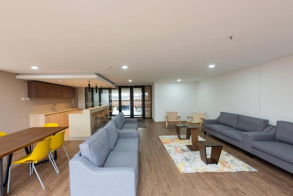 917b Lindo Cerca A La Zona T Apartamento